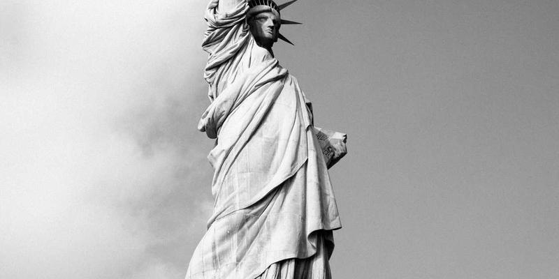 搜索引擎技术深度解析：百度、谷歌、必应的核心算法与市场格局